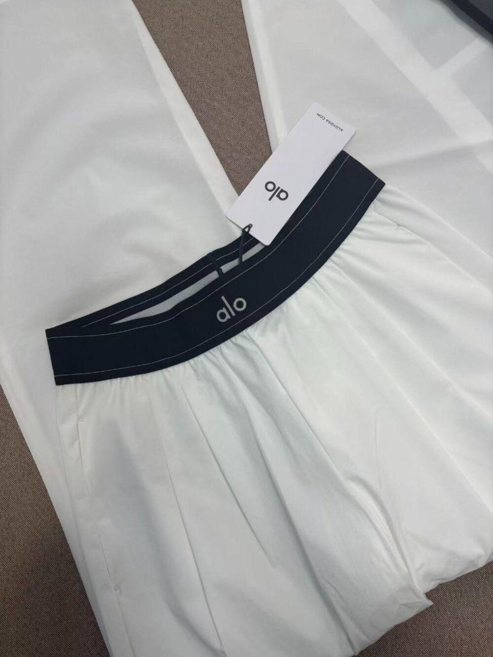 🧵Alo Yoga Suit Up Trouser White Regular 30-inch Inner Seam Length